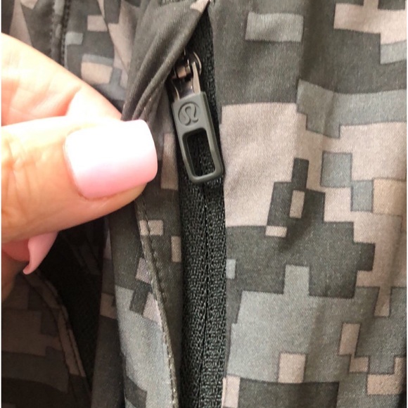 LIKE NEW! Lululemon Pace Breaker Short *Linerless 9" - Picture 9 of 13